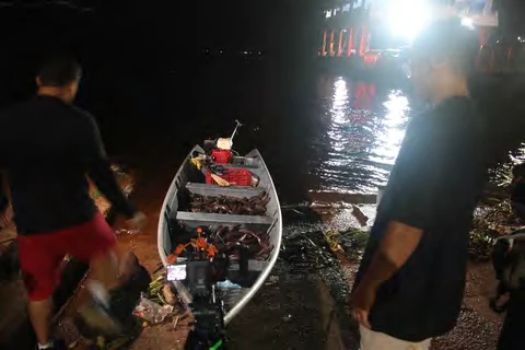 Barco à noite
